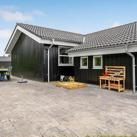 Semesterbostad Amazing In With Kitchen